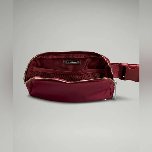 🆕🍷 OG Lululemon Everywhere Belt Bag - Mulled Wine - Picture 8 of 8